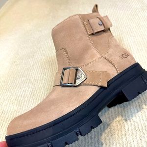 UGG SIZE 10 “Ashton short” NO BOX - NEW NEVER WORN
